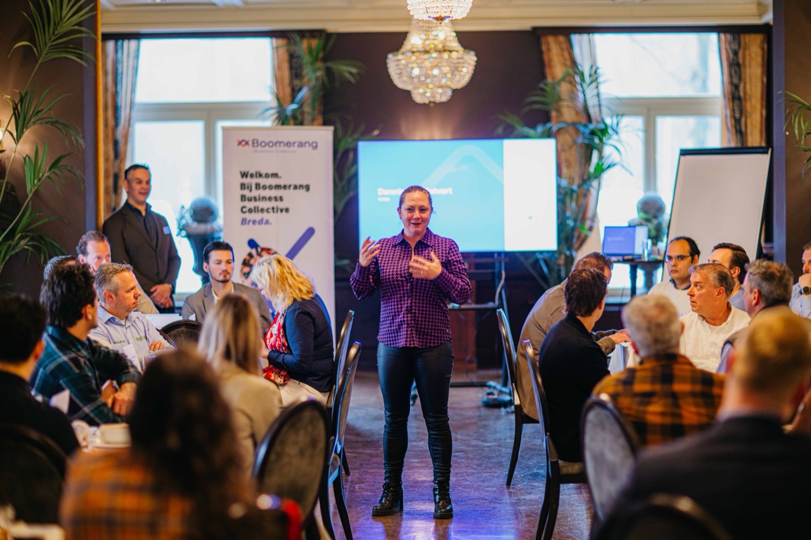 Spreker voor de zaal bij Boomerang Breda