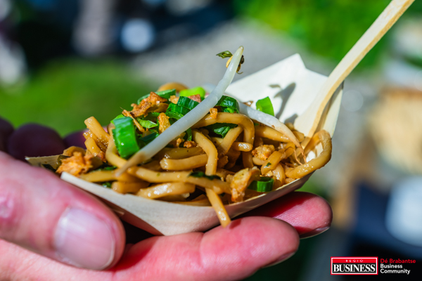 Verse noodles uit de walking dinner tijdens een netwerkevent